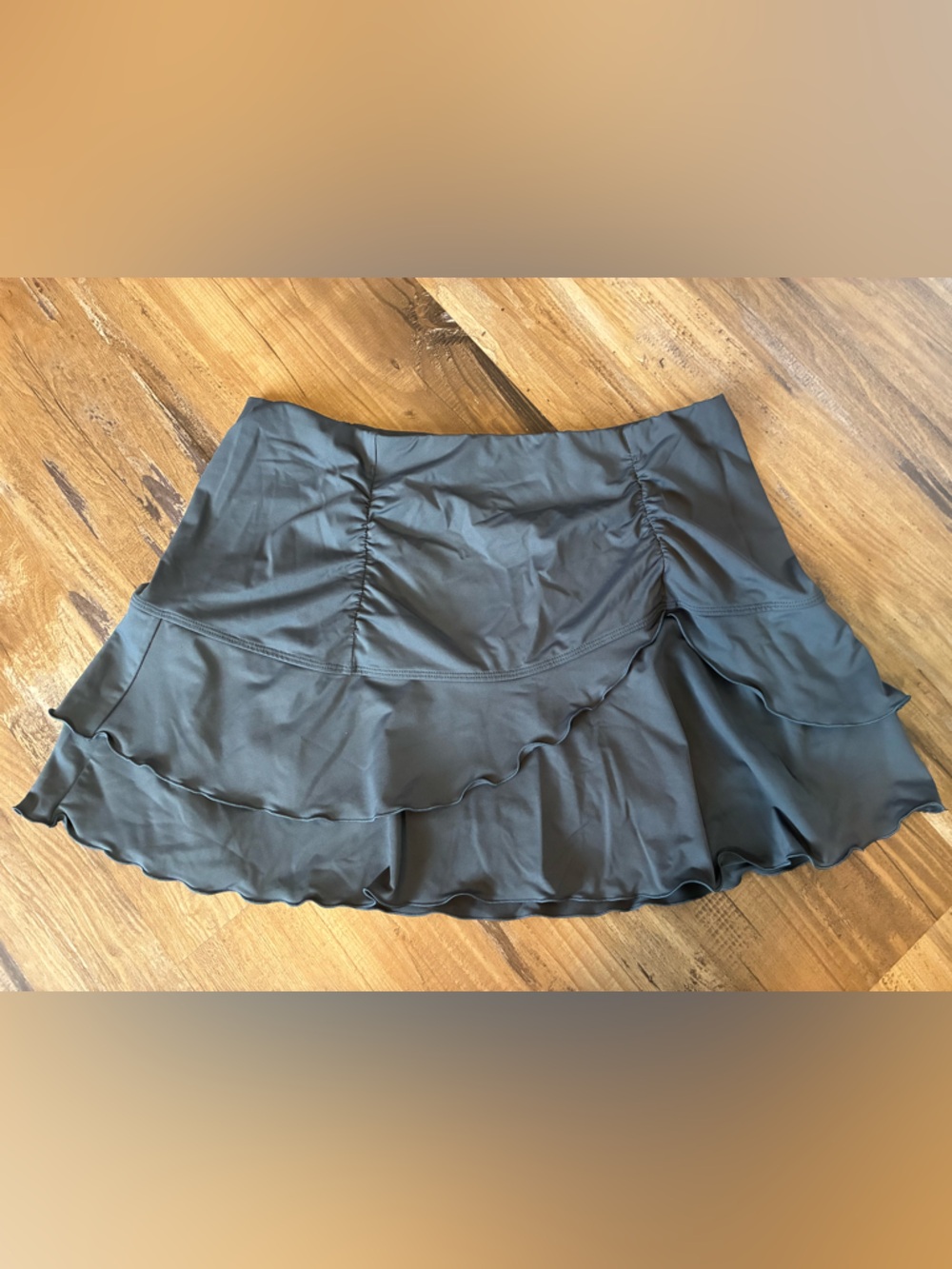 Athleta M Women's Layered Lettuce Ruffle Trim Skirt Gray Mini Stretch Cinched